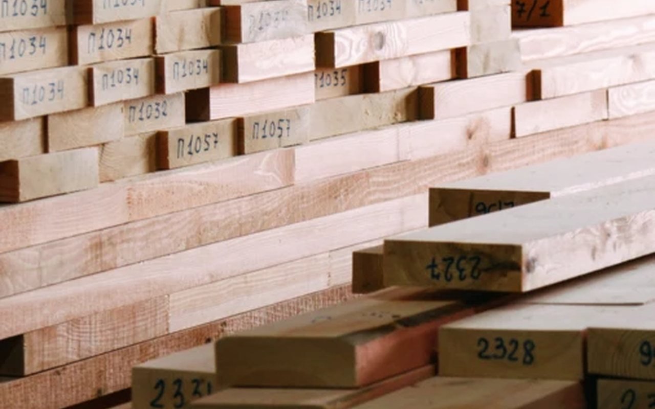 Handelsmaten van hout: 45 × 70, 50 × 150 en de lengtes