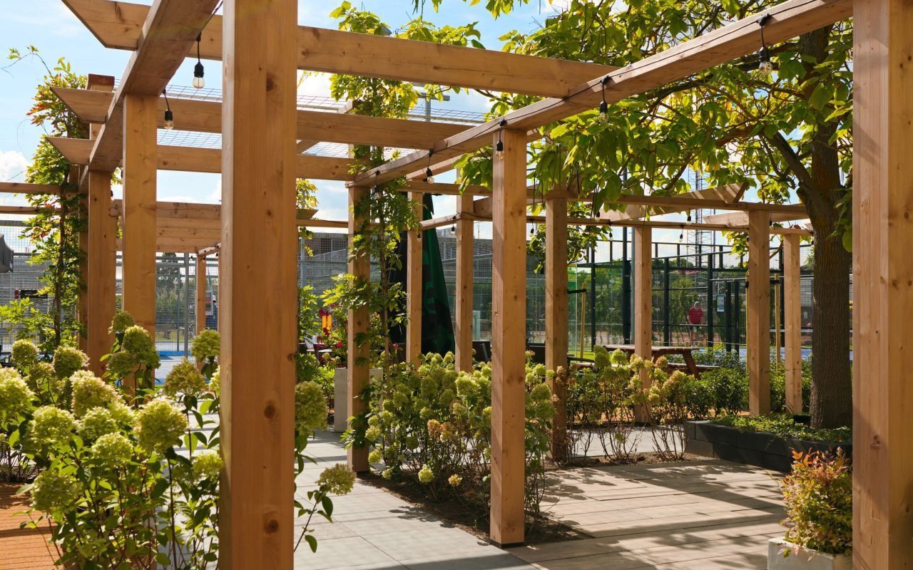 Een pergola of prieel in je tuin