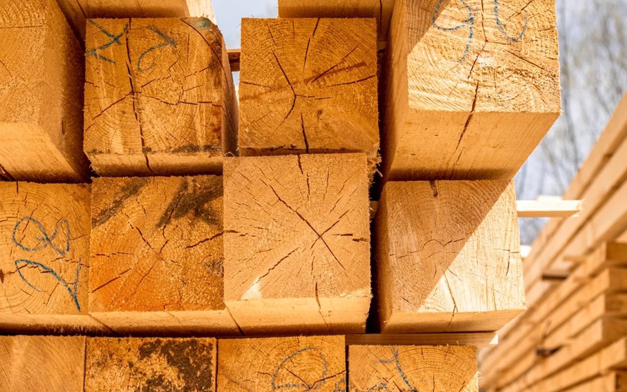 Scheuren, hars en kromtrekken: normaal of niet?