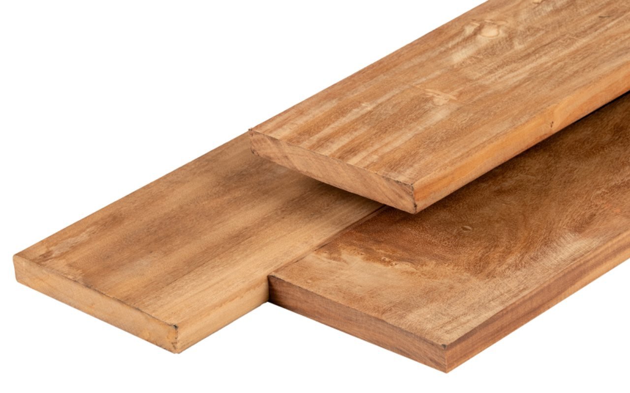 Een houten vlonder schoonmaken en onderhouden