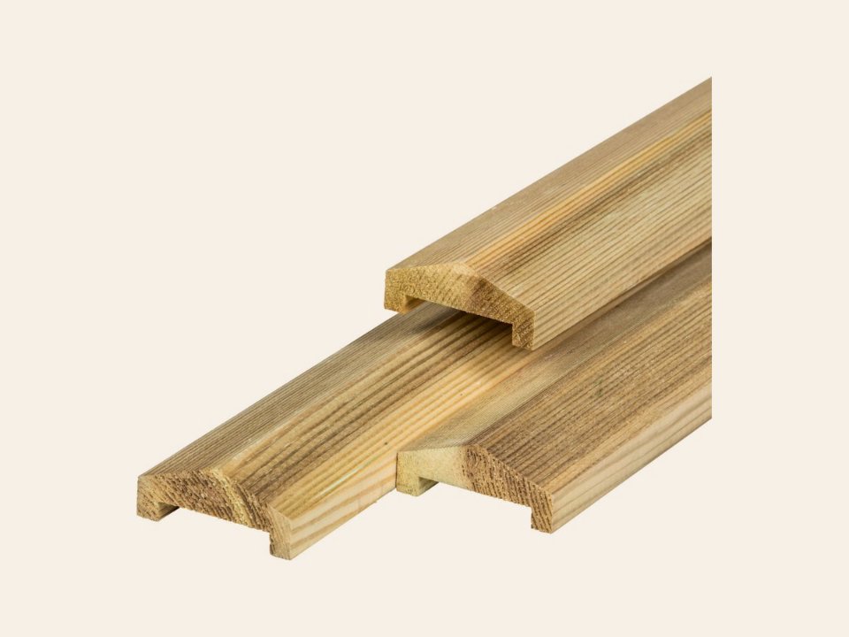 Grenen afdekkap 3,5 × 8,5 × 180 cm, vers, groen geïmpregneerd, geschaafd, piramide