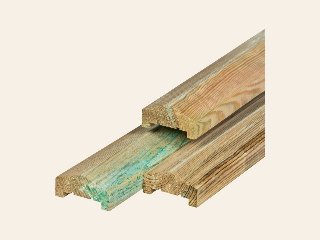 Grenen afdekkap 4,5 × 8,8 × 180 cm, vers, groen geïmpregneerd, geschaafd, piramide