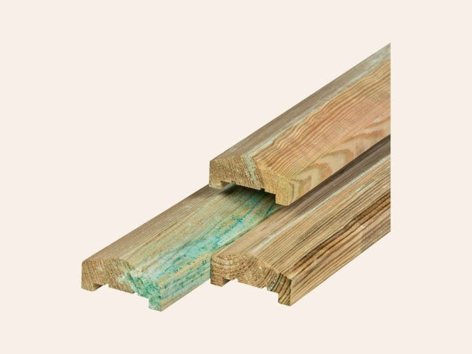 Grenen afdekkap 4,5 × 8,8 × 180 cm, vers, groen geïmpregneerd, geschaafd, piramide