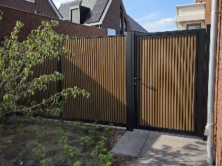 Enkele stalen poort, zwart gepoedercoat, fijnstructuur, incl. hang- en sluitwerk (t.b.v. profielen 21mm dik)