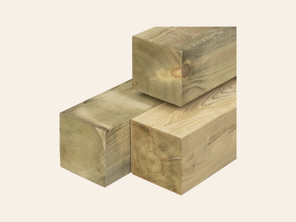 ME vuren paal 13,8 × 13,8 × 300 cm, vers, groen geïmpregneerd, geschaafd, 4 ronde hoeken