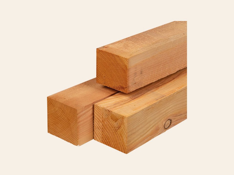 Douglas paal 12,0 × 12,0 × 250 cm, vers, fijnbezaagd, scherpkantig
