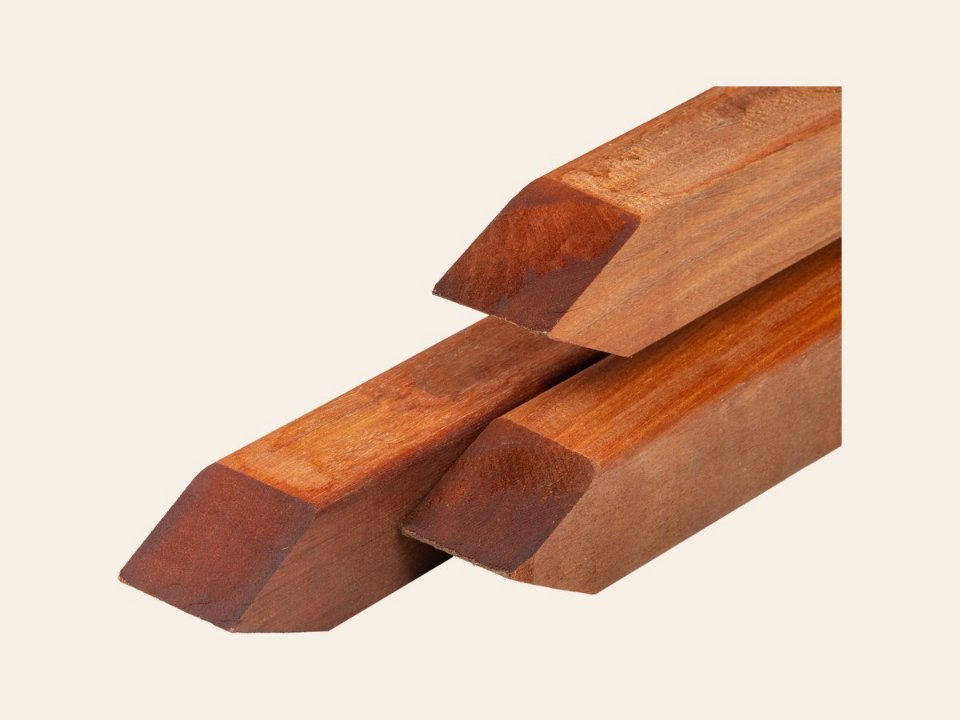 Azobé hardhout paal 6,5 × 6,5 × 250 cm geschaafd, gepunt, 4 ronde hoeken