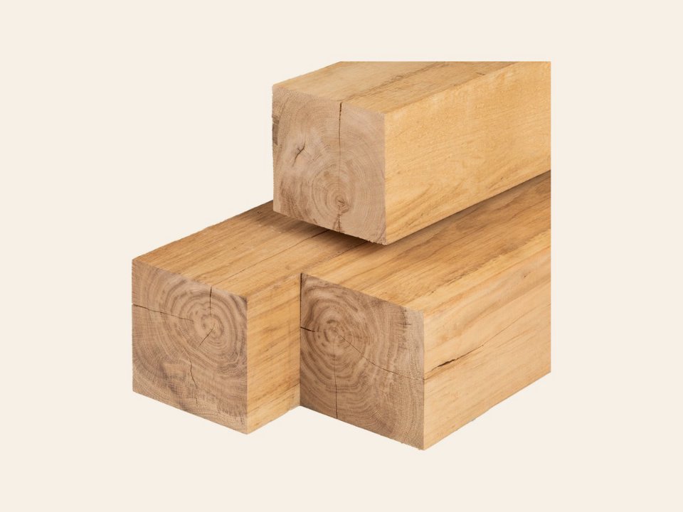 Eiken paal 15,0 × 15,0 × 250 cm, vers, fijnbezaagd, scherpkantig