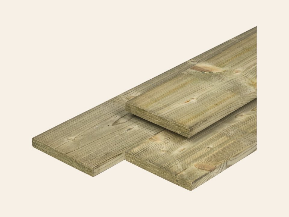 Grenen plank 1,5 × 14,0 × 360 cm, vers, groen geïmpregneerd, geschaafd, 4 ronde hoeken