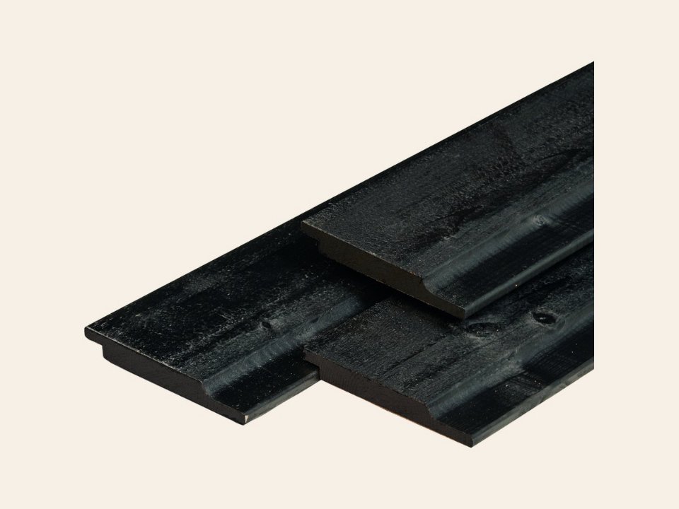NE vuren halfhouts rabat 1,9 × 14,5 × 300 cm, gedroogd, zwart gespoten, geschaafd