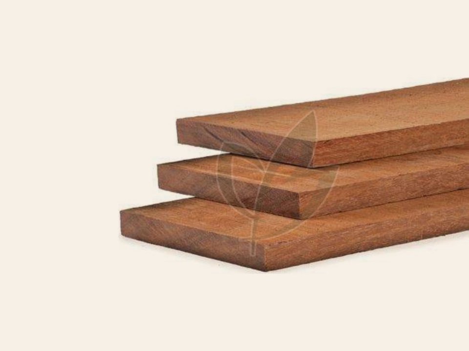 Hardhouten plank fijnbezaagd