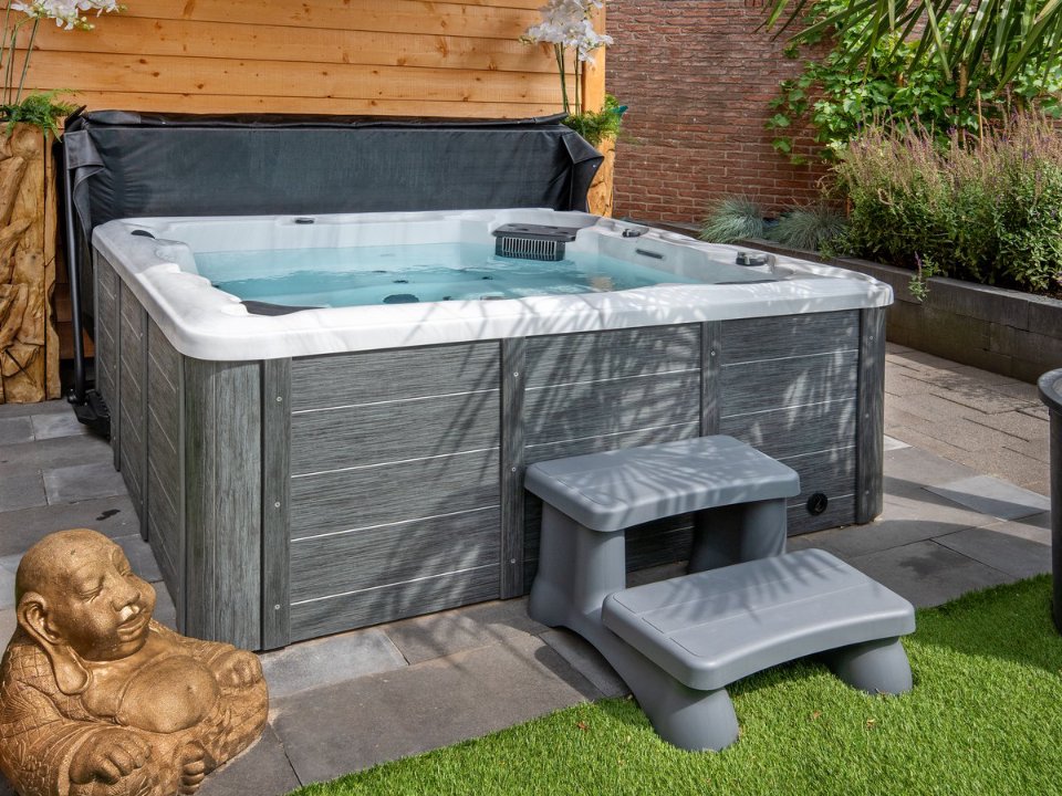 Jacuzzi Trap