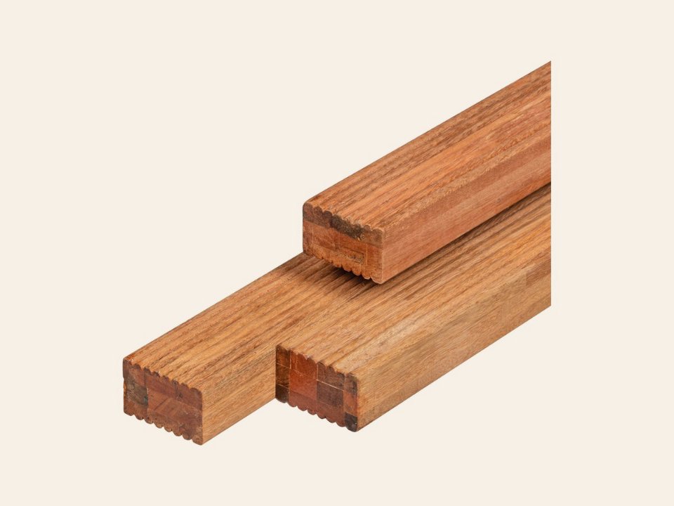 Bangkirai hardhout regel 4,4 × 6,8 × 395 cm kunstmatig gedroogd, geschaafd, gelamineerd, gevingerlast, 4 ronde hoeken