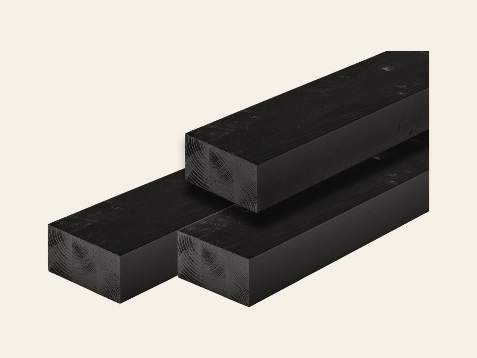ME vuren ligger 6,5 × 12,0 × 400 cm, zwart gespoten, geschaafd