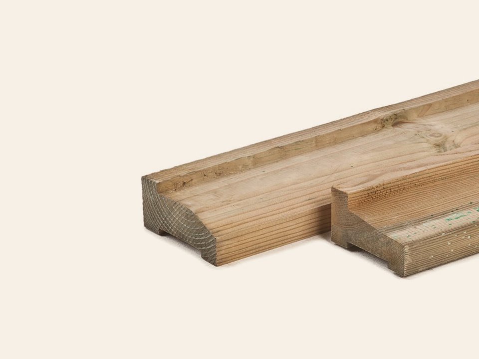 Grenen afwateringsbalk 4,5 × 9,0 × 300 cm, groen geïmpregneerd