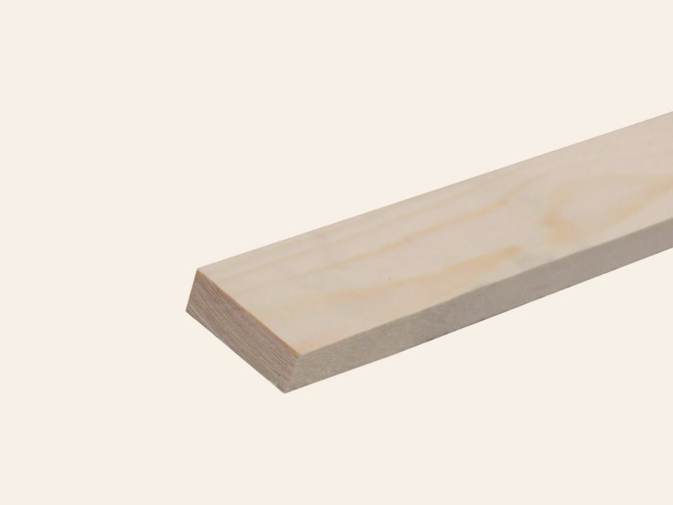 Blank vuren plank geschaafd